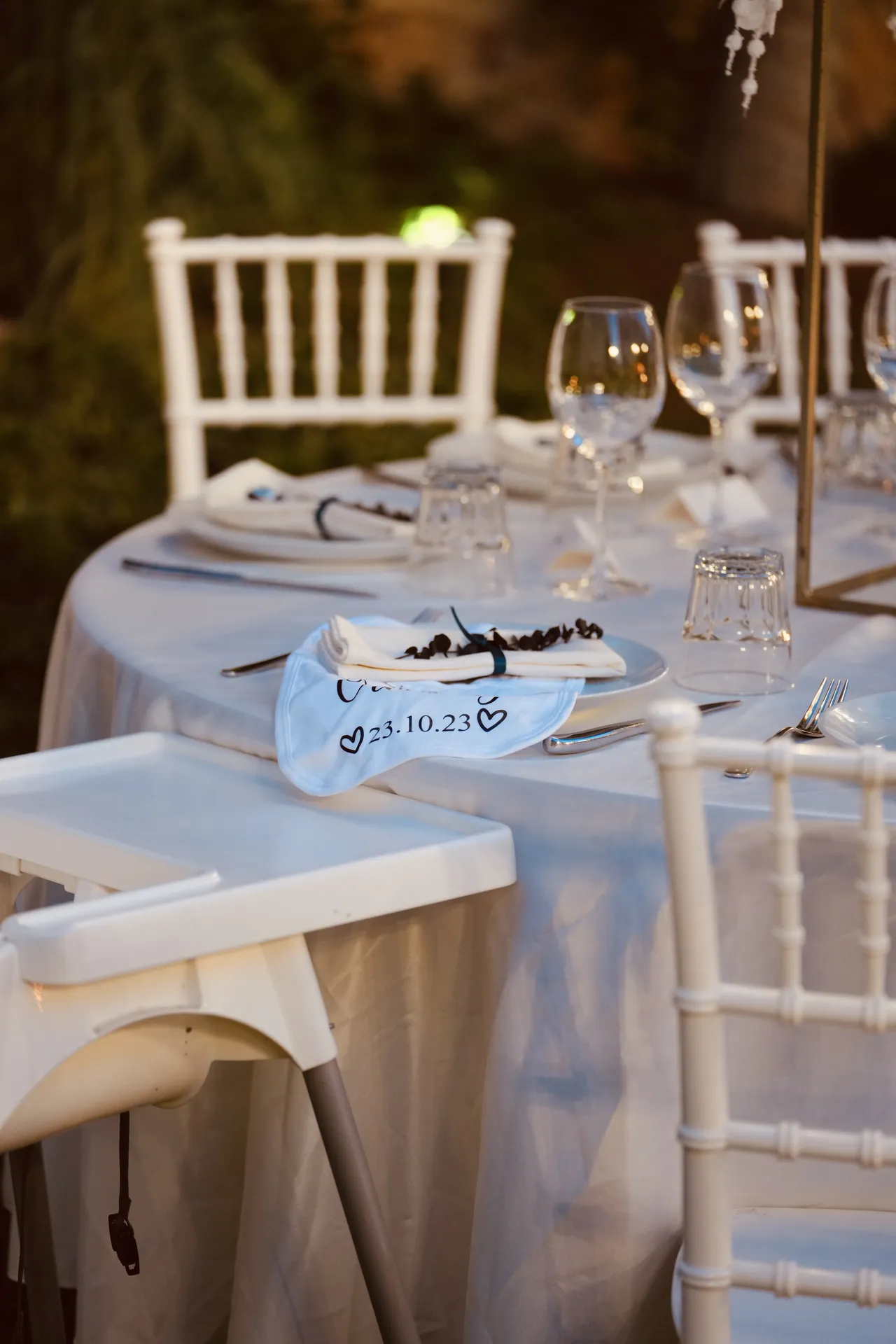 Personalized blue napkin with wedding date embroidery